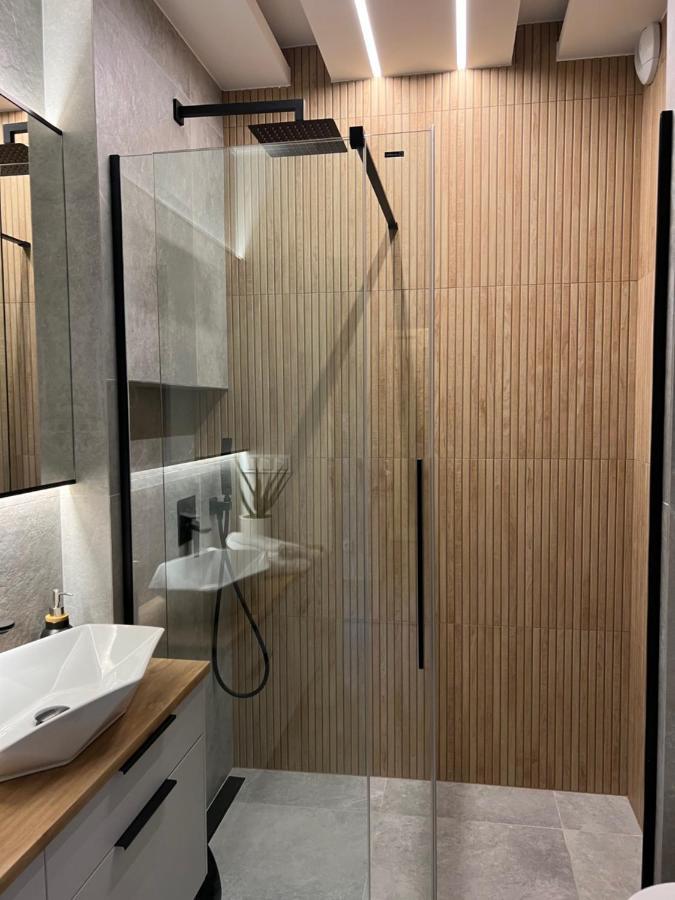Family & Business Elegant Apartments Ul Lotnicza Centrum Galeria Korona - 1 Bedroom, Terrace, Air Conditioning, Garage - New! Kielce Ngoại thất bức ảnh